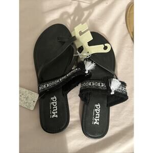 Women’s Mudd Black and White Sandals With Tassel Medium 7-8 NWT